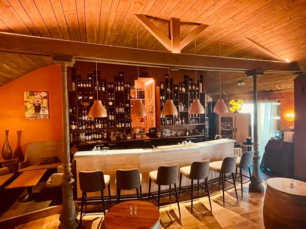 Le bar du Salon du Cabaré — vins et cocktails